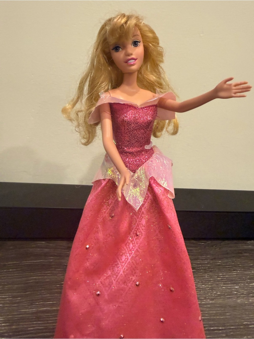 Disney Sleeping Beauty Princess Aurora pink original dress curly hair